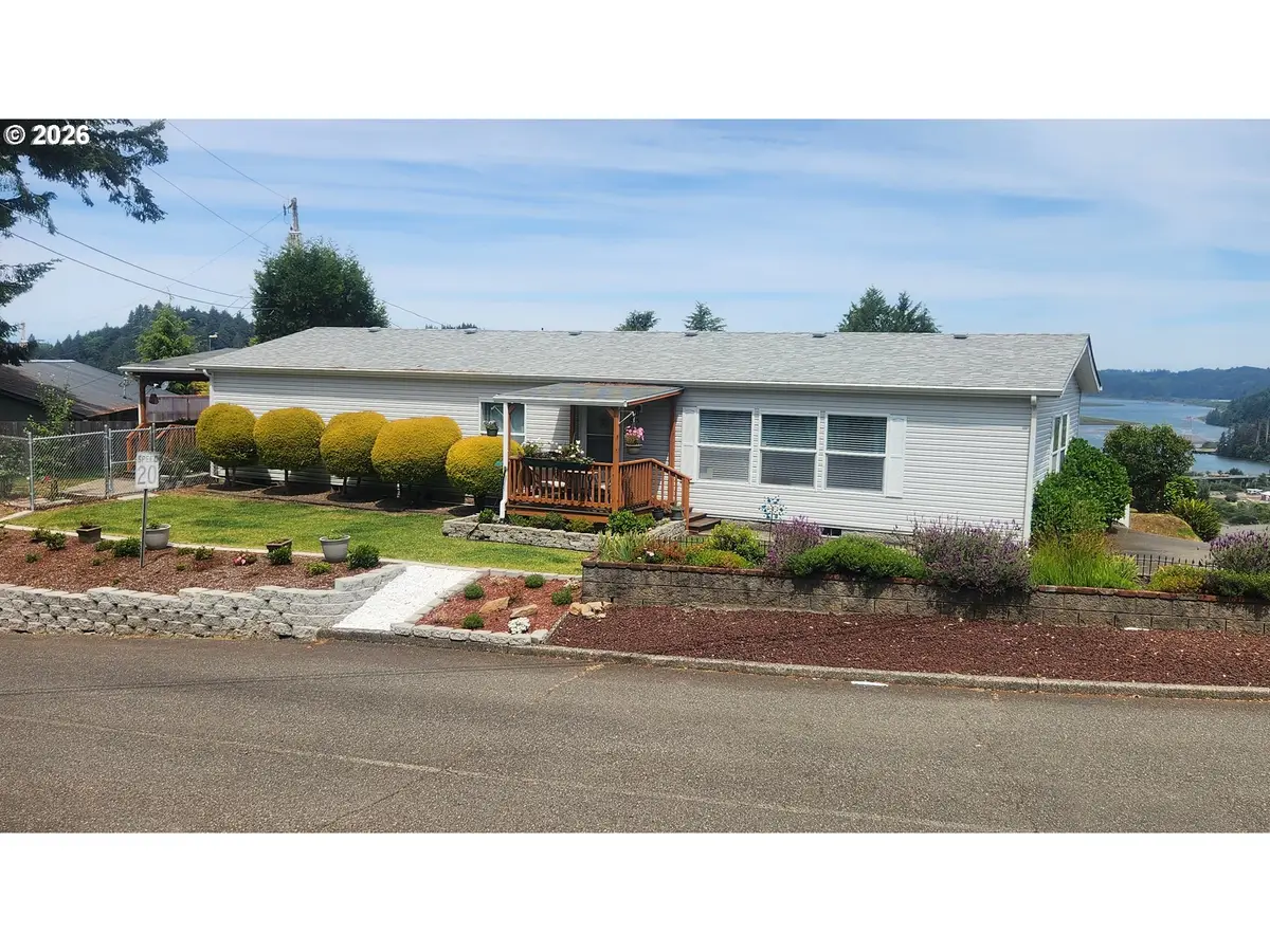 635 Crestview Dr, Reedsport, OR 97467 - #1