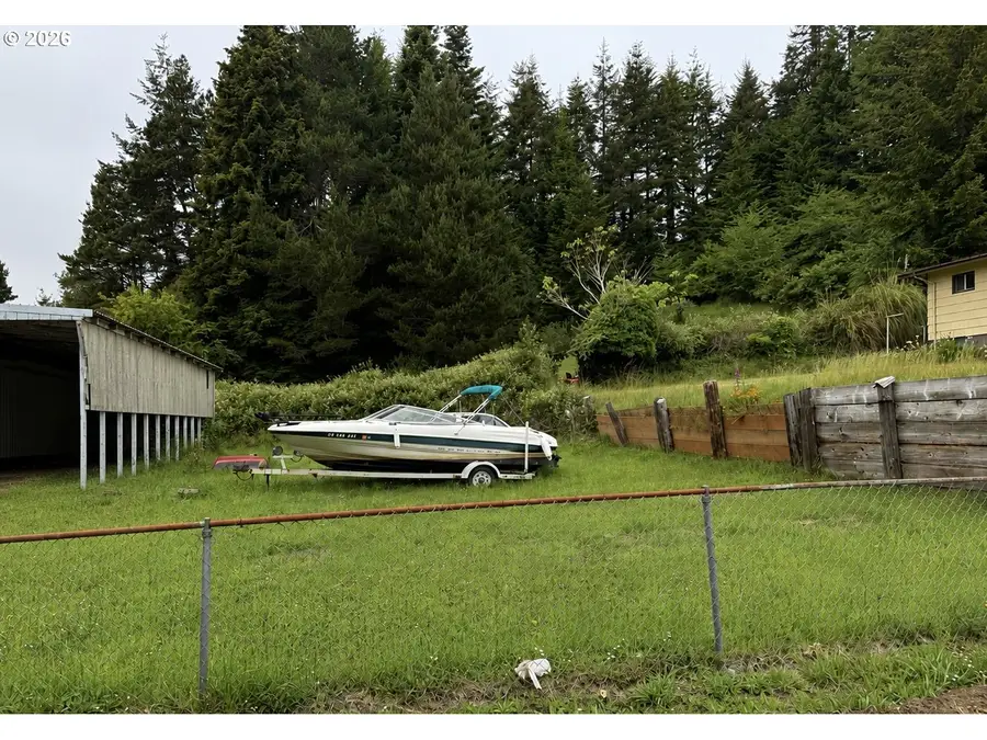 530 Kings Ave, Lakeside, OR 97449 - #3