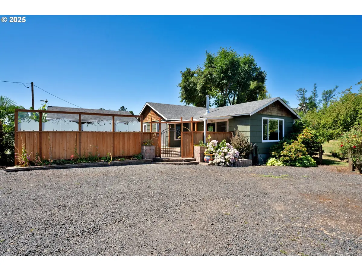 85131 Cloverdale Rd, Creswell, OR 97426 - Image #1