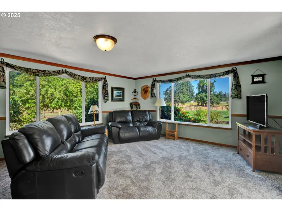 85131 Cloverdale Rd, Creswell, OR 97426 - Image #2