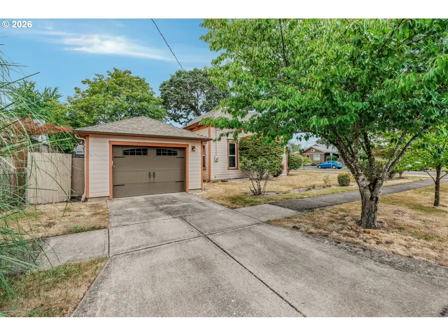 482 S 4th St, Independence, OR 97351 - #2