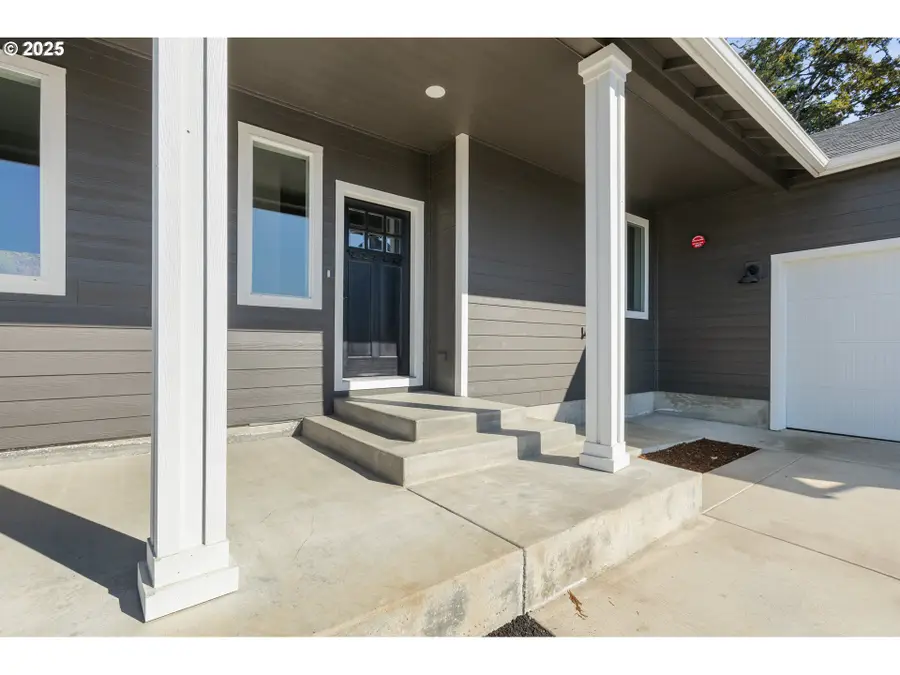 664 Brooks Loop, Sutherlin, OR 97479 - Image #3