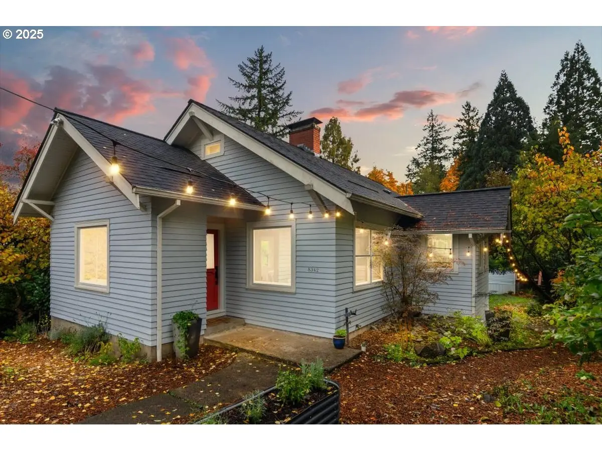 8342 SW 41st Ave, Portland, OR 97219 - Image #1