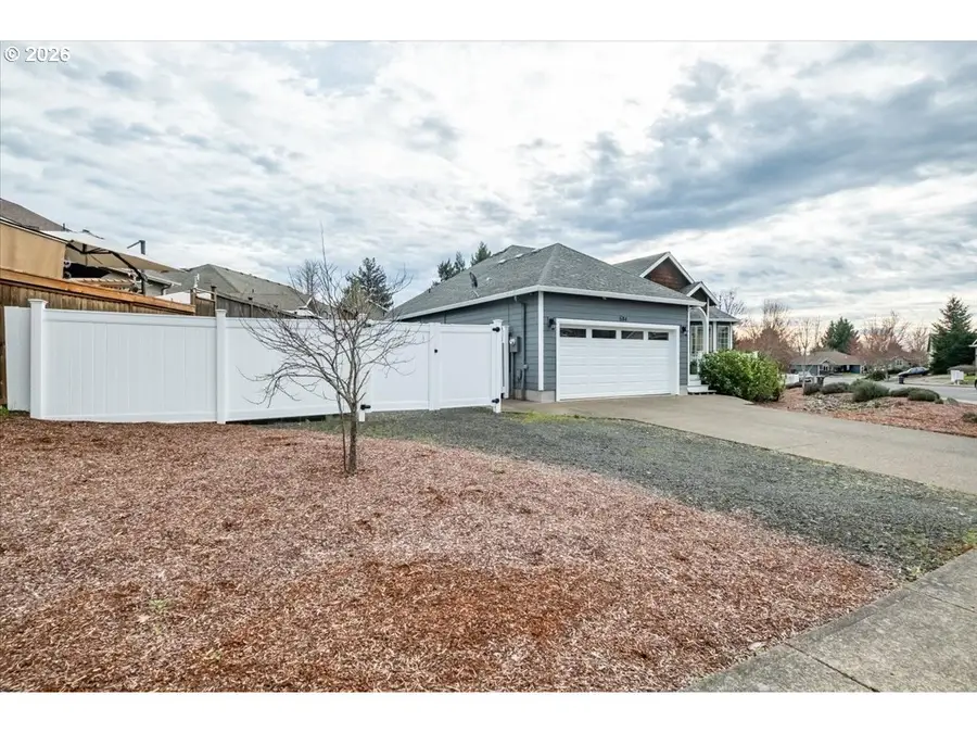 684 NW Jasper St, Dallas, OR 97338 - #2