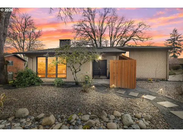 15330 NW Oakhills Dr, Beaverton, OR 97006