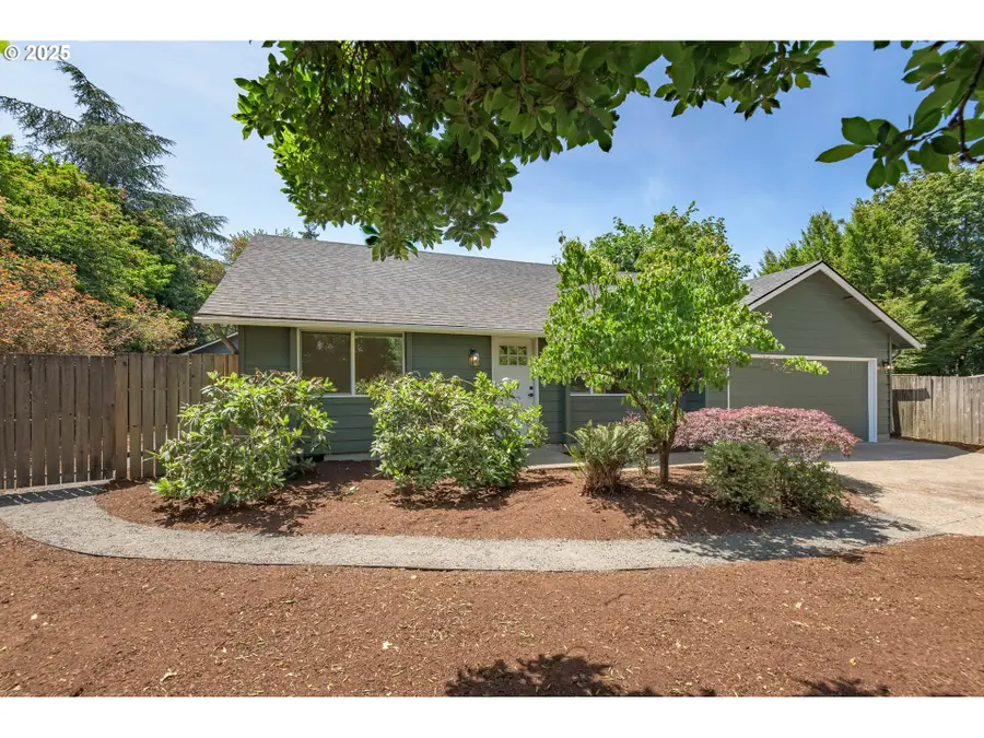 2817 Applewood Ln, Eugene, OR 97408 - #2