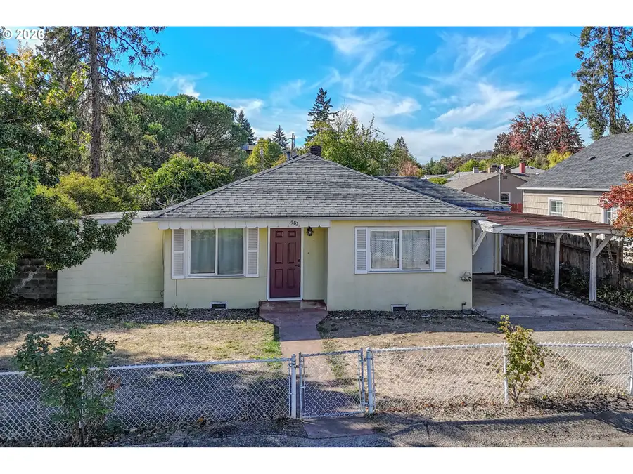1582 NW Fairmount St, Roseburg, OR 97470 - #2