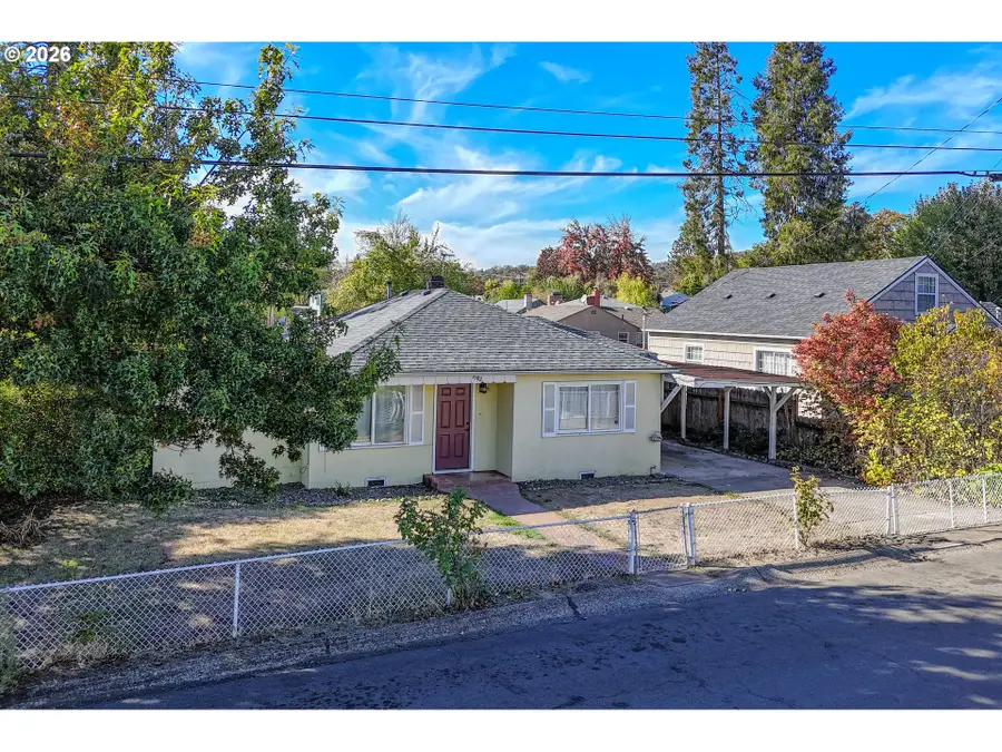 1582 NW Fairmount St, Roseburg, OR 97470 - #3