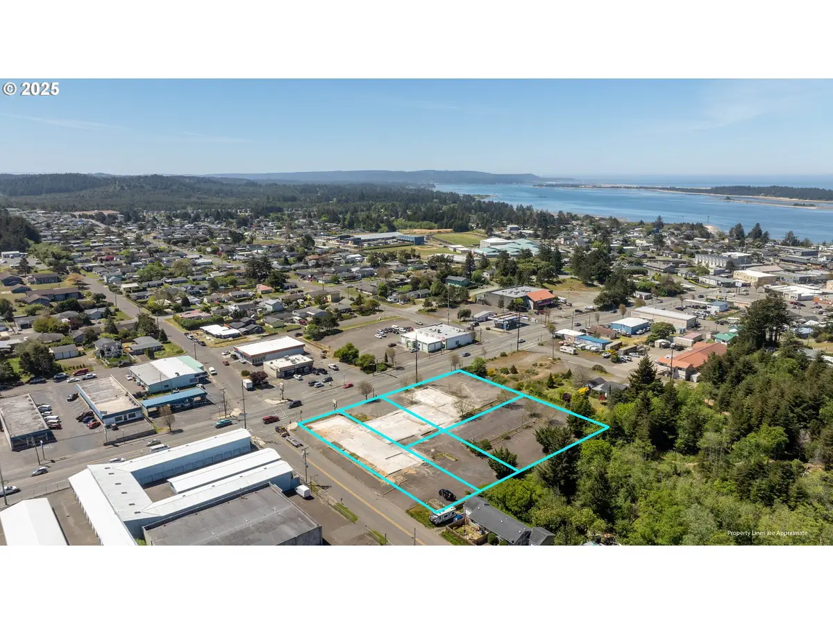 1088 Newmark Ave, Coos Bay, OR 97420 - Image #1