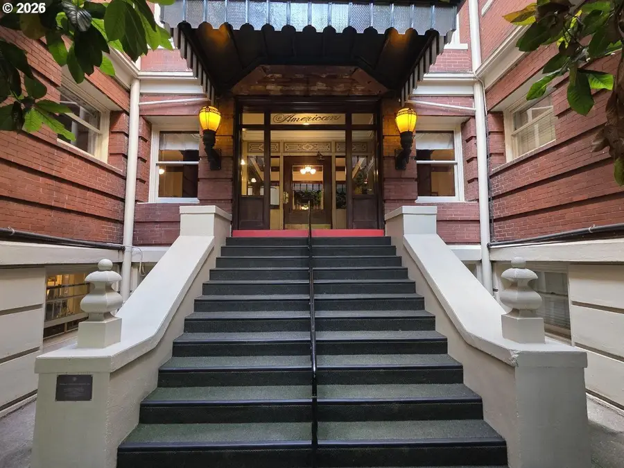 2083 NW Johnson St, Portland, OR 97209 - #2