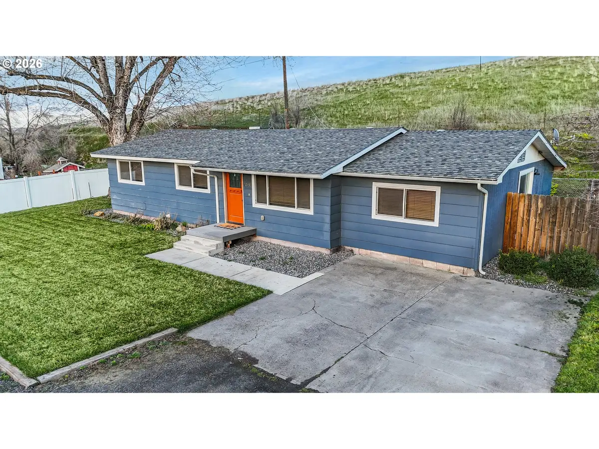 70981 SW Douglas Dr, Pendleton, OR 97801 - #1