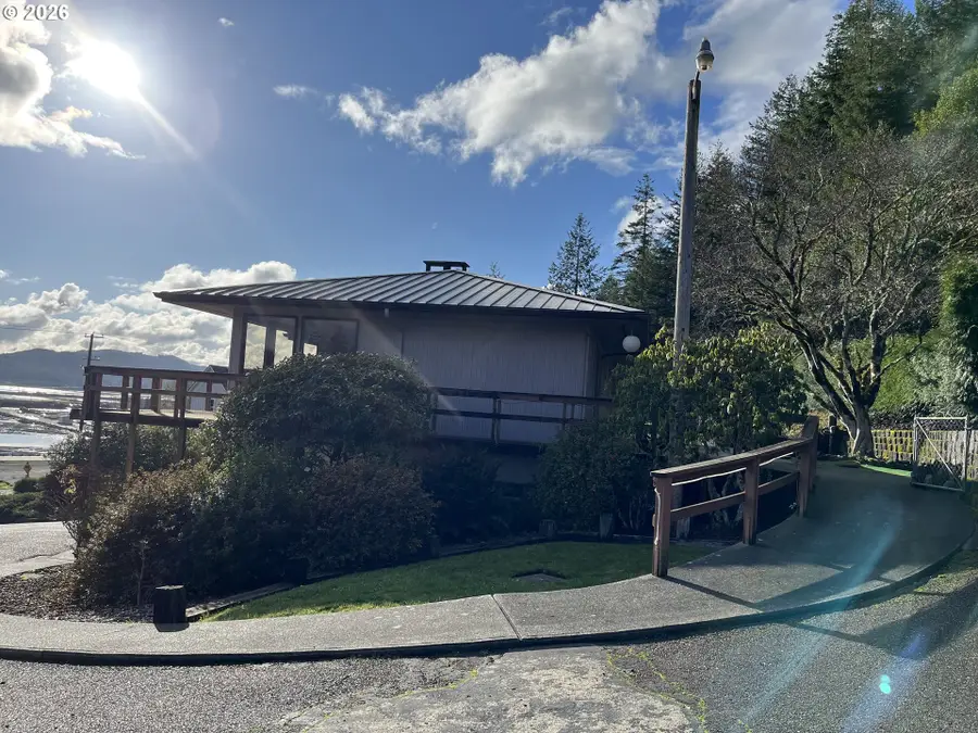 1212 Private Dr, Coquille, OR 97423 - Image #3