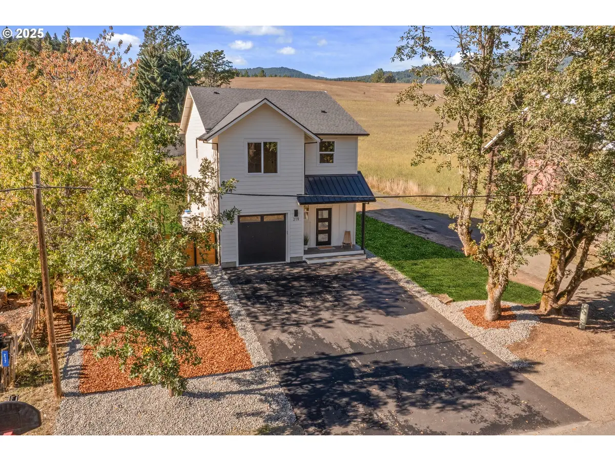 219 Main St, Whitesalmon, WA 98672 - Image #1