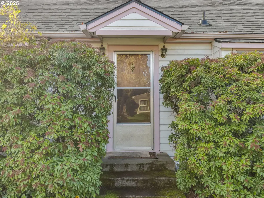 458 W Hayes St, Woodburn, OR 97071 - Image #3