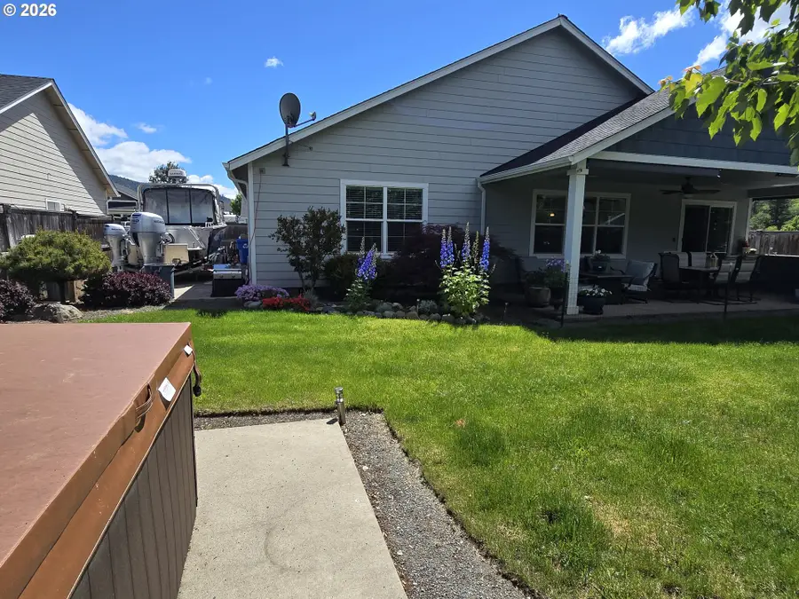 266 Retirement Ln, Cave Junction, OR 97523 - #3