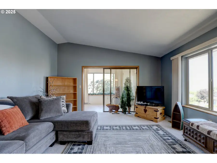 1612 E 21st St, The Dalles, OR 97058 - Image #3