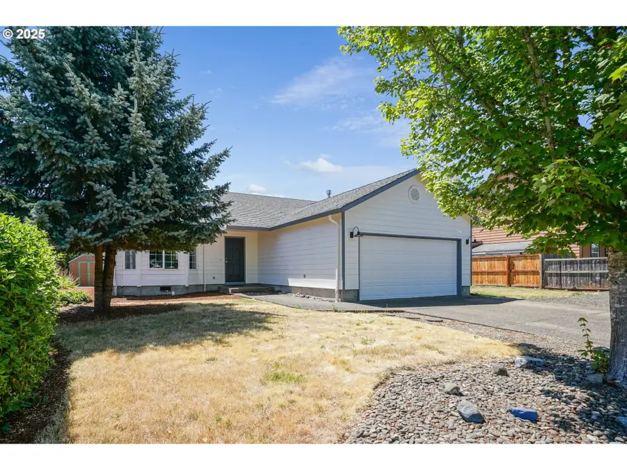 1033 E St, Independence, OR 97351 - Image #3