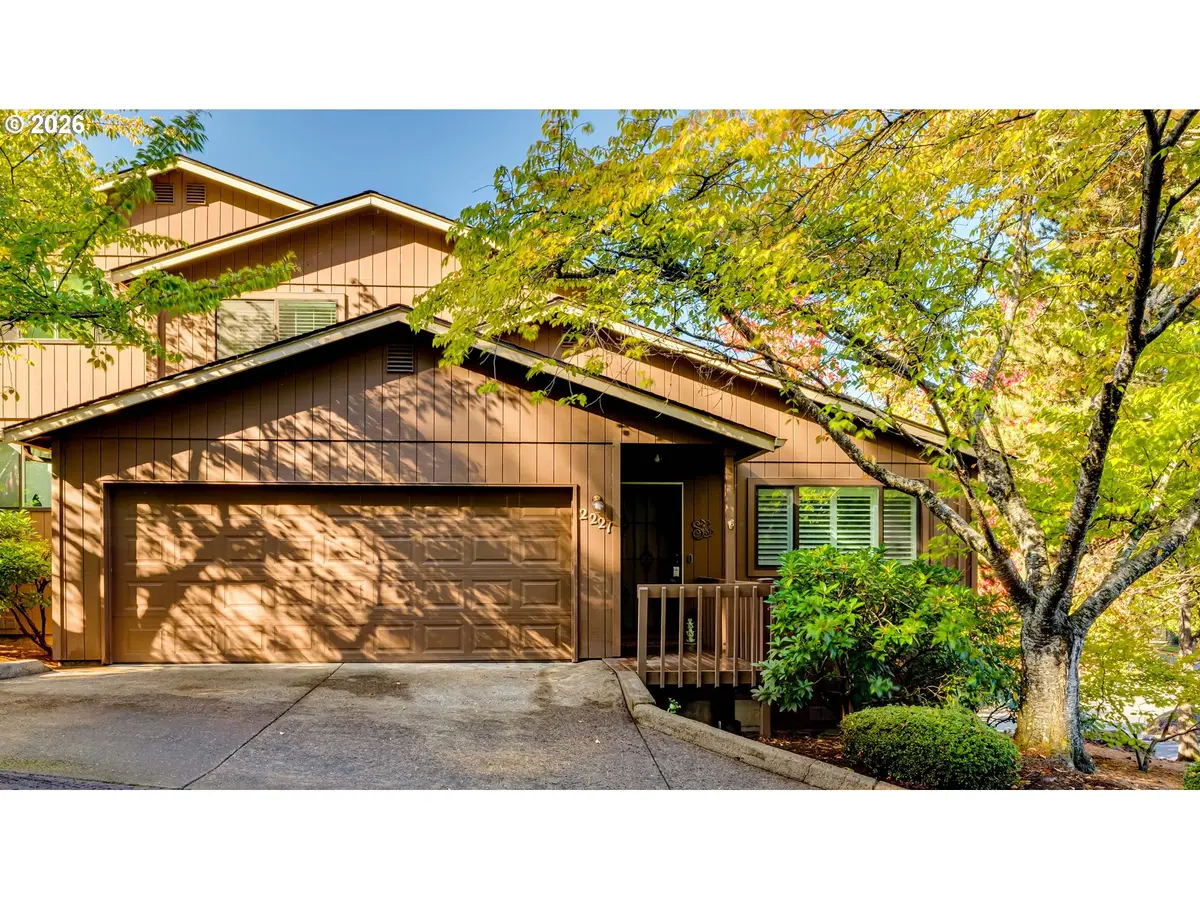 2221 Ridgeway Dr, Eugene, OR 97401 - #1