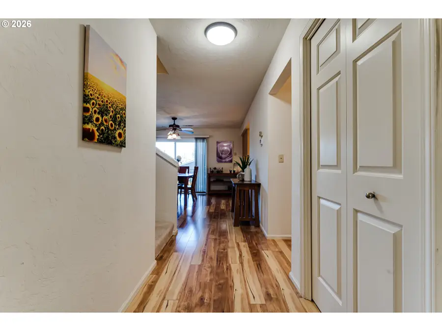 2221 Ridgeway Dr, Eugene, OR 97401 - #2