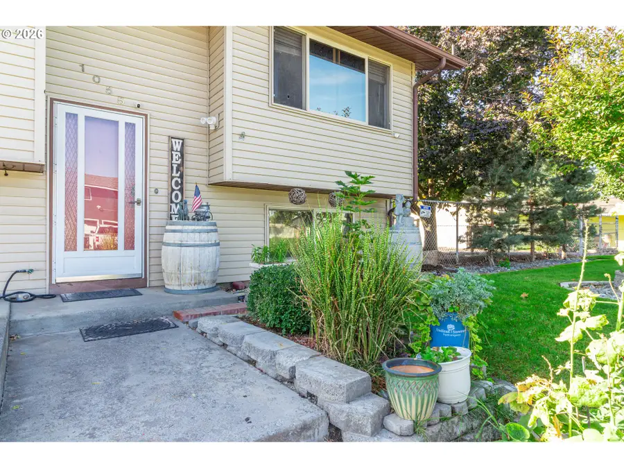 1055 W Linda Ave, Hermiston, OR 97838 - #3