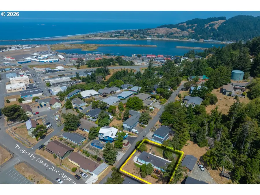 29785 Hound Dog Rd, Gold Beach, OR 97444 - #2