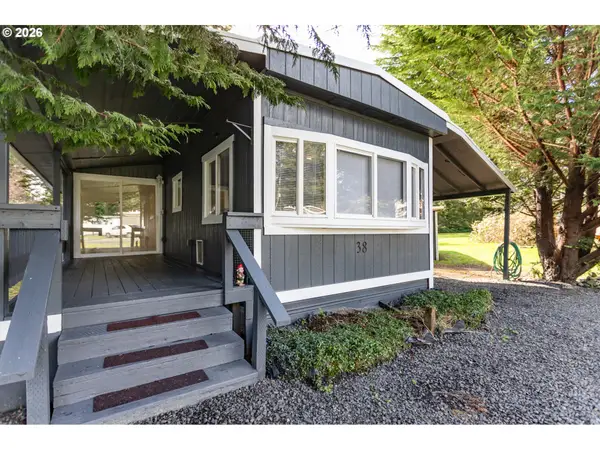 5170 Grand Ave #38, Florence, OR 97439