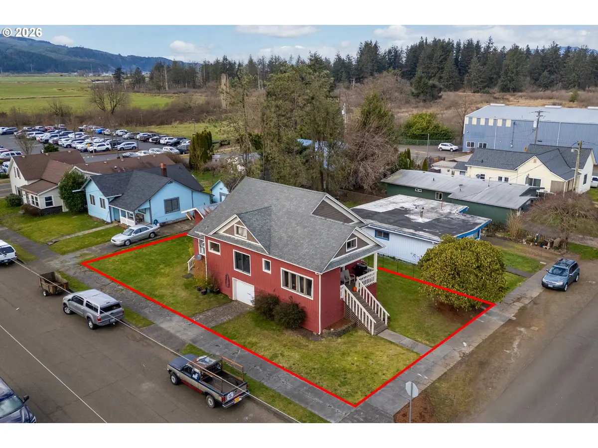 116 Cedar Ave, Tillamook, OR 97141 - Image #1