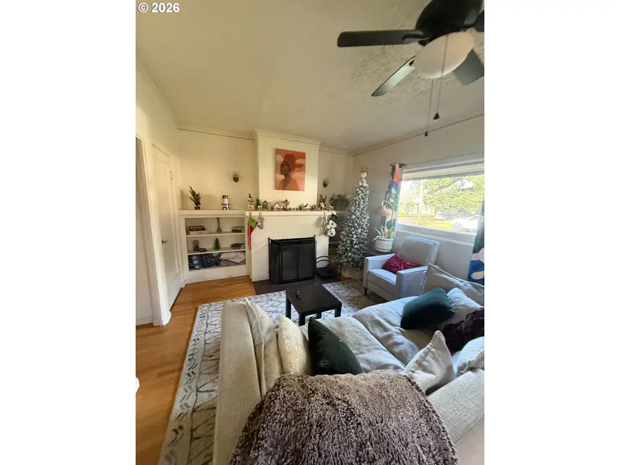 1040 N Ainsworth St, Portland, OR 97217 - #3