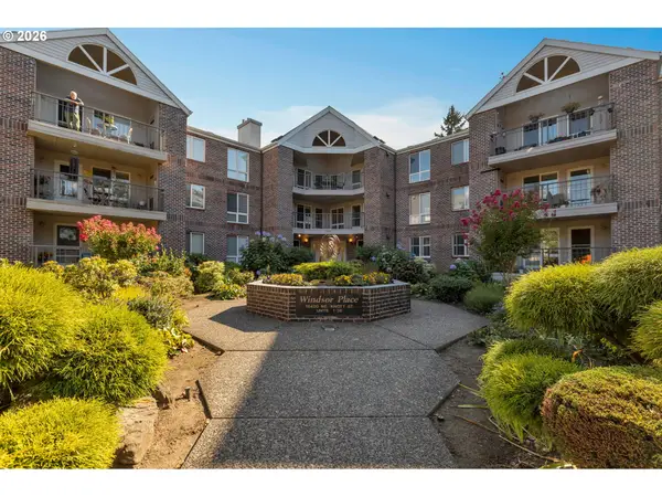 15420 NE Knott St #13, Portland, OR 97230