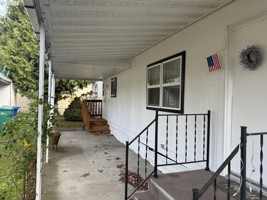 13045 SE Stark St, Portland, OR 97233 - Image #2