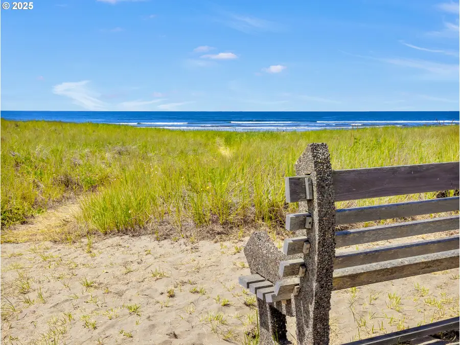 856 Neacoxie Blvd #311, Gearhart, OR 97138 - Image #3