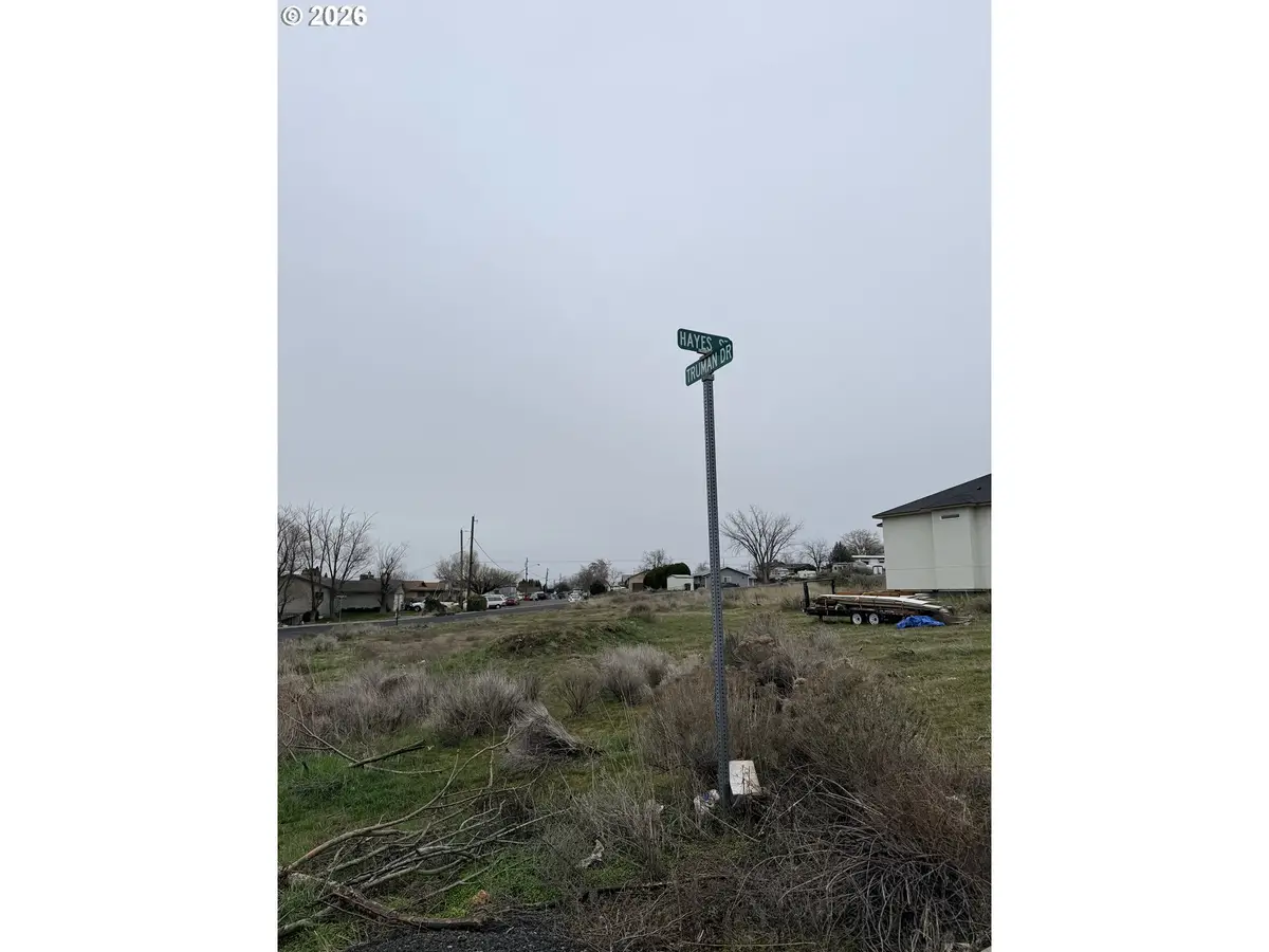 1605 Hayes St, Umatilla, OR 97882 - #1