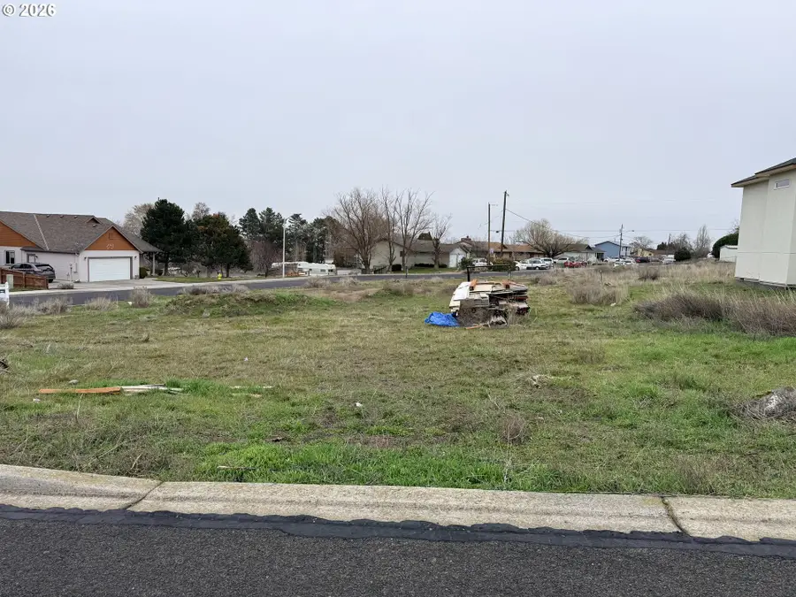 1605 Hayes St, Umatilla, OR 97882 - #2