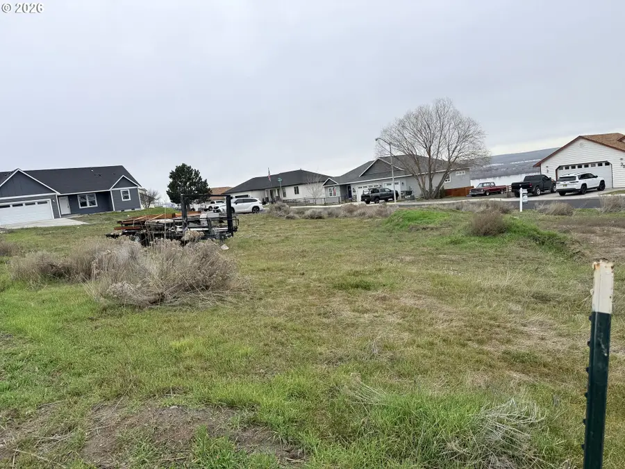 1605 Hayes St, Umatilla, OR 97882 - #3
