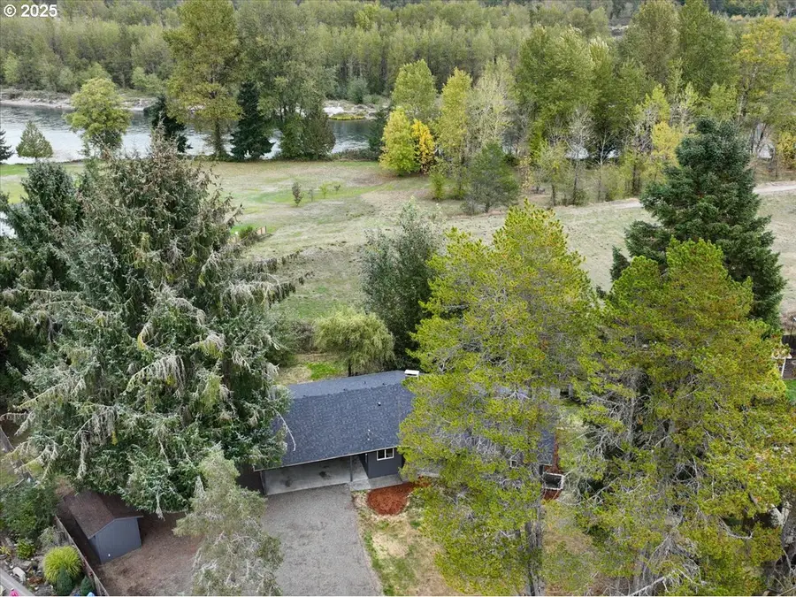 153 Green Acres Dr, Castle Rock, WA 98611 - Image #2