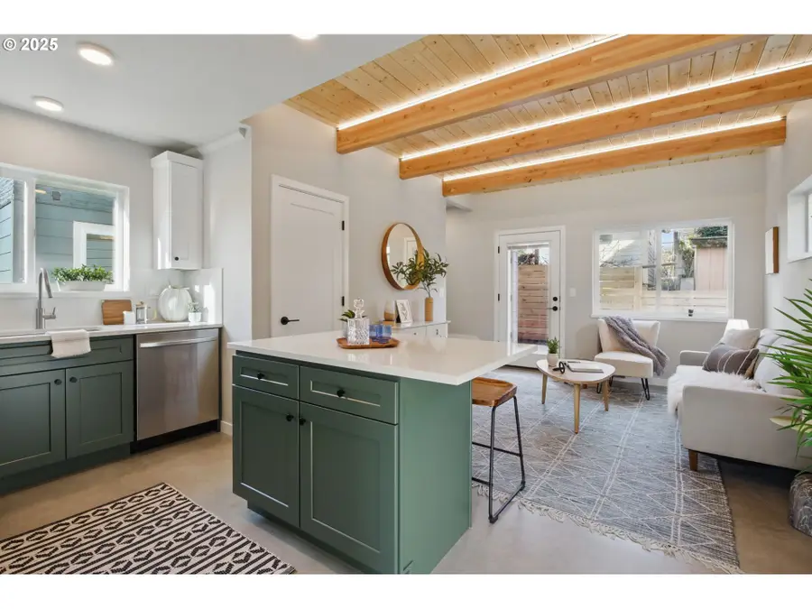 1123 SE Rhone St #B, Portland, OR 97202 - #2