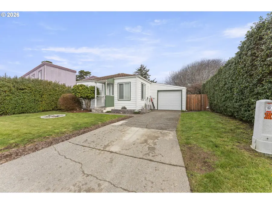 1055 SE Baltimore Ave, Bandon, OR 97411 - #3