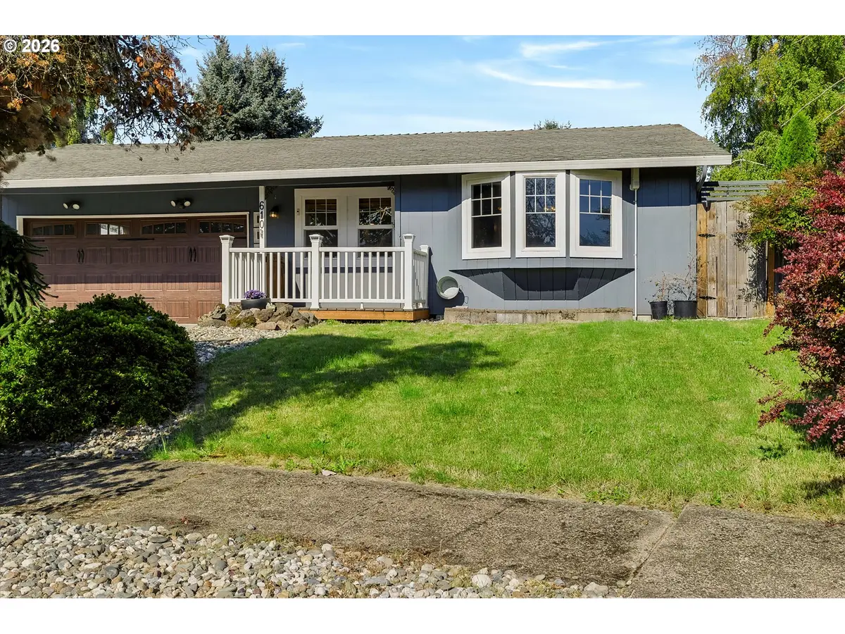 610 SE Elm St, Dundee, OR 97115 - #1