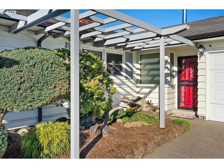 13705 NE Sacramento St, Portland, OR 97230 - Image #2