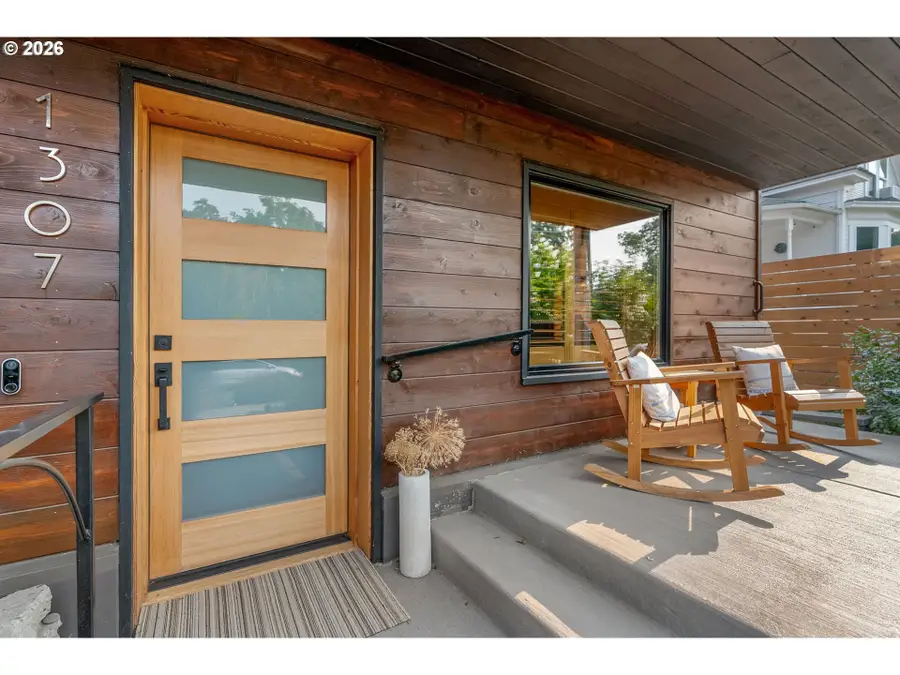 1307 Columbia St, Hood River, OR 97031 - #3