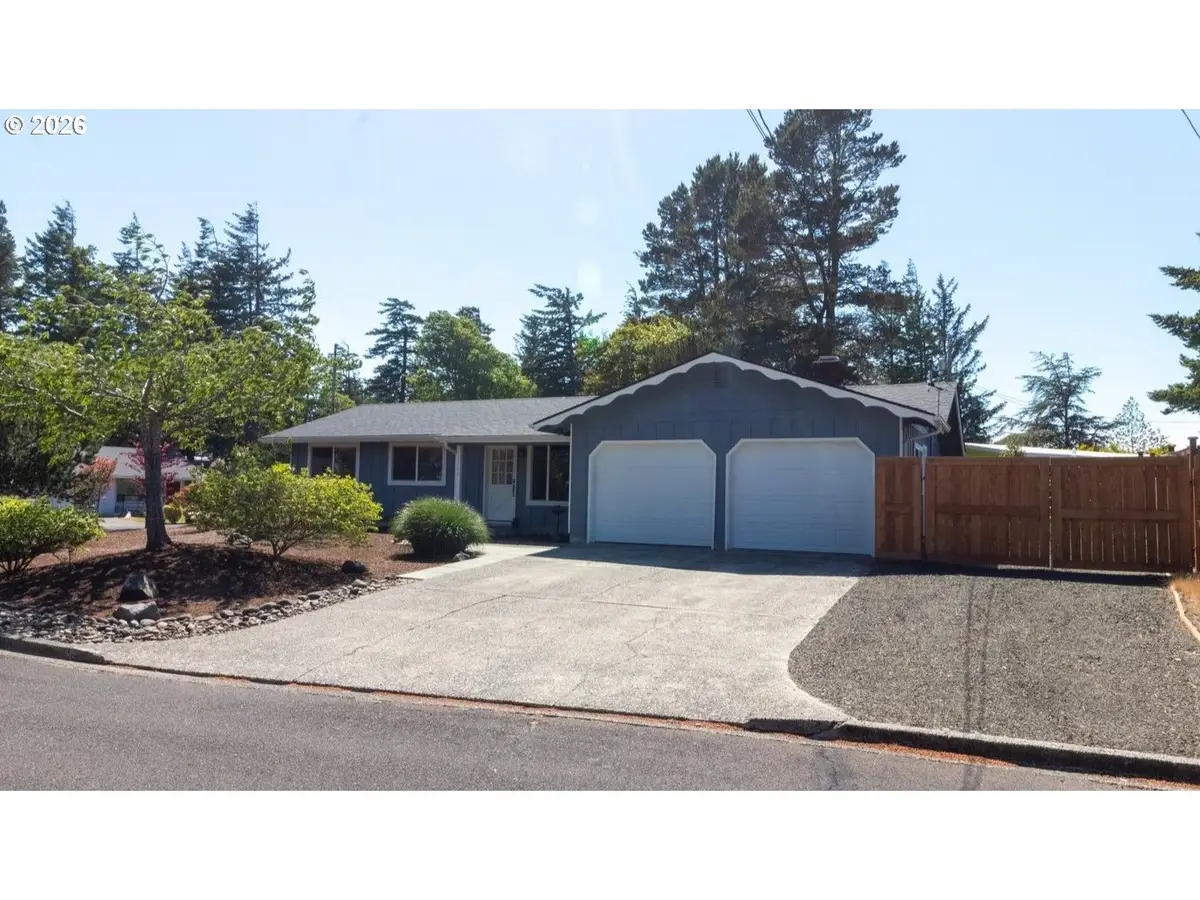 1715 W Park Dr, Florence, OR 97439 - #1