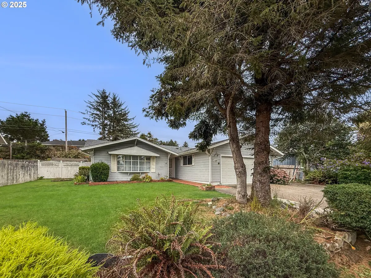 1330 Crissey Cir, Brookings, OR 97415 - Image #1