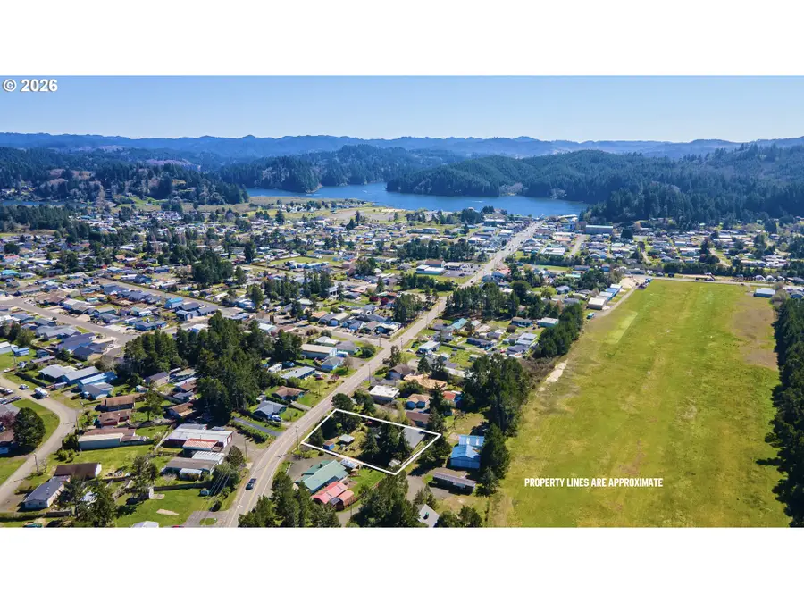 465 N 8th St, Lakeside, OR 97449 - #3