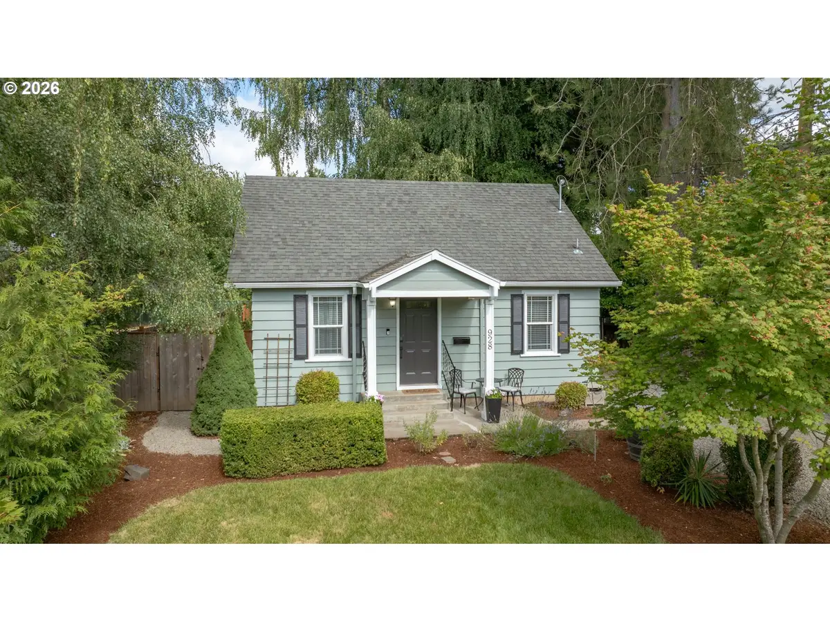 928 SE Davis St, McMinnville, OR 97128 - #1