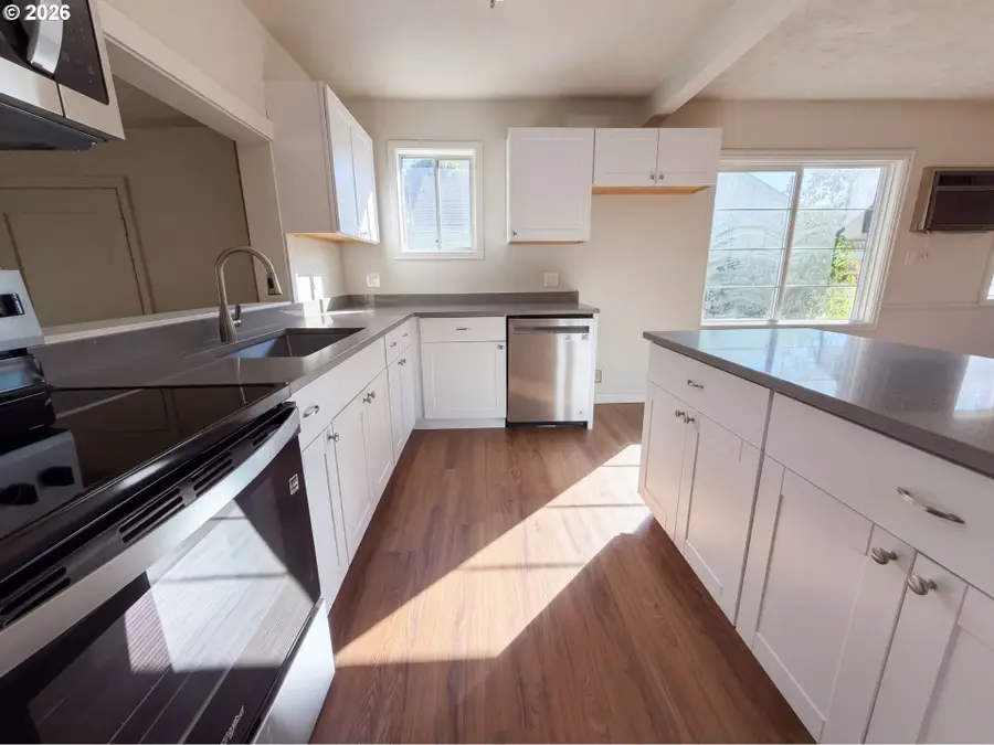 563 Manbrin Dr, Keizer, OR 97303 - #2