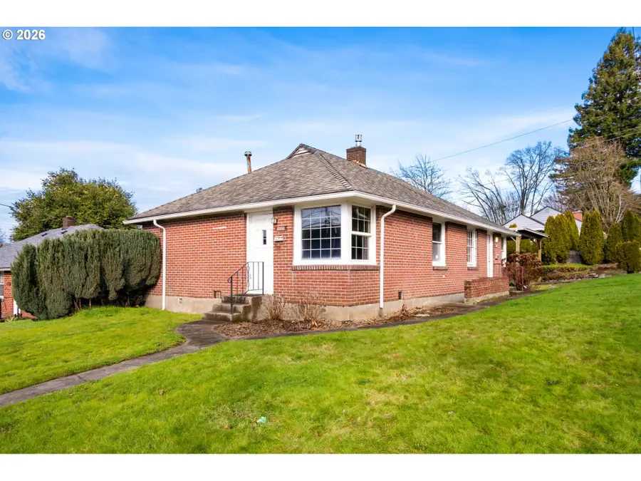 1000 W 39th St, Vancouver, WA 98660 - #3