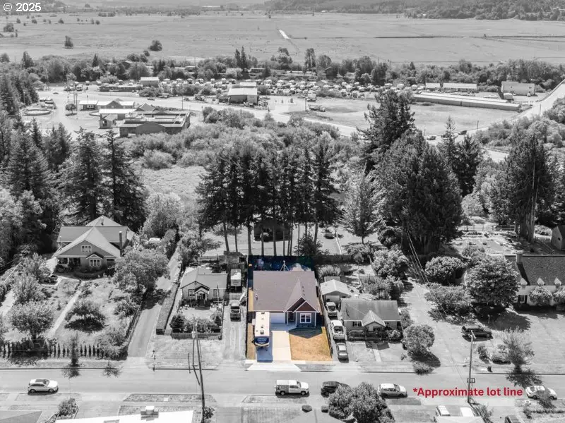 547 W 4th St, Coquille, OR 97423 - #2