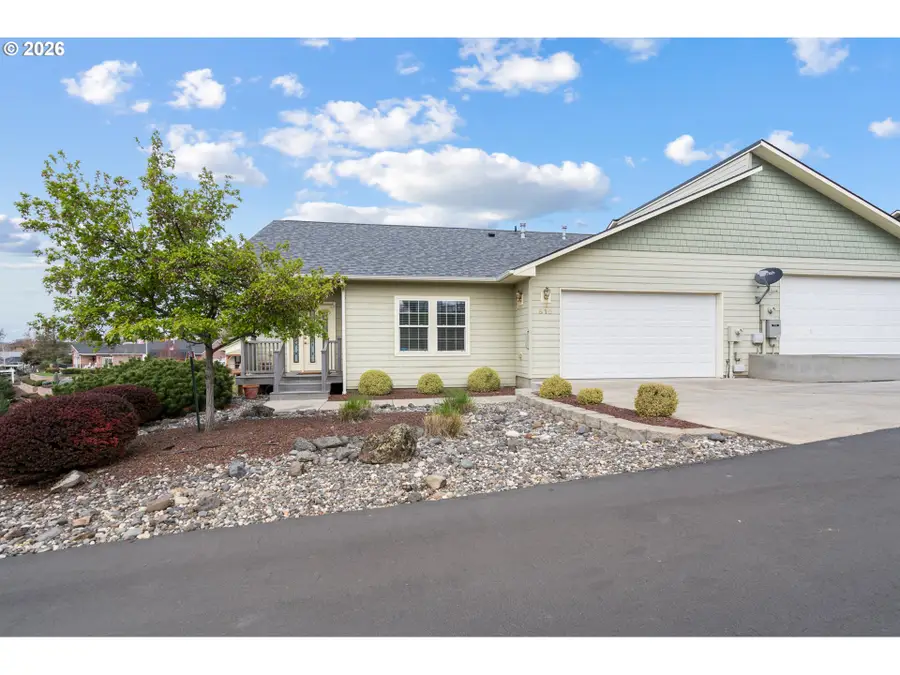 810 N Main St, Pendleton, OR 97801 - #3