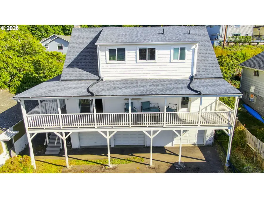 525 Elm Ave, Reedsport, OR 97467 - #2