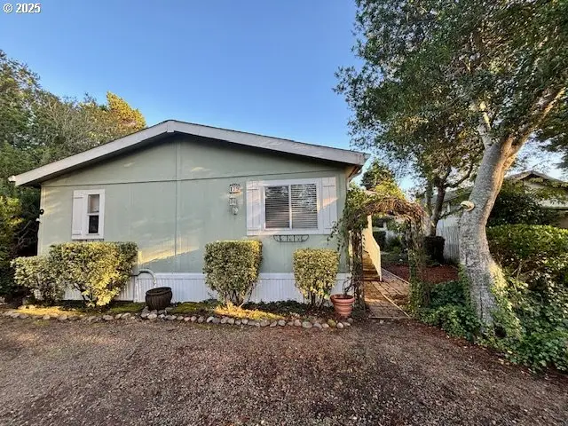 179 Outer Dr, Florence, OR 97439 - Image #3